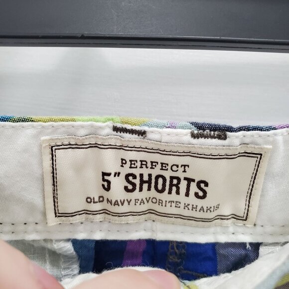 Old Navy Women's Y2K Perfect 5" Shorts Multicolor Plaid Favorite Khakis Size 6 - Picture 3 of 5